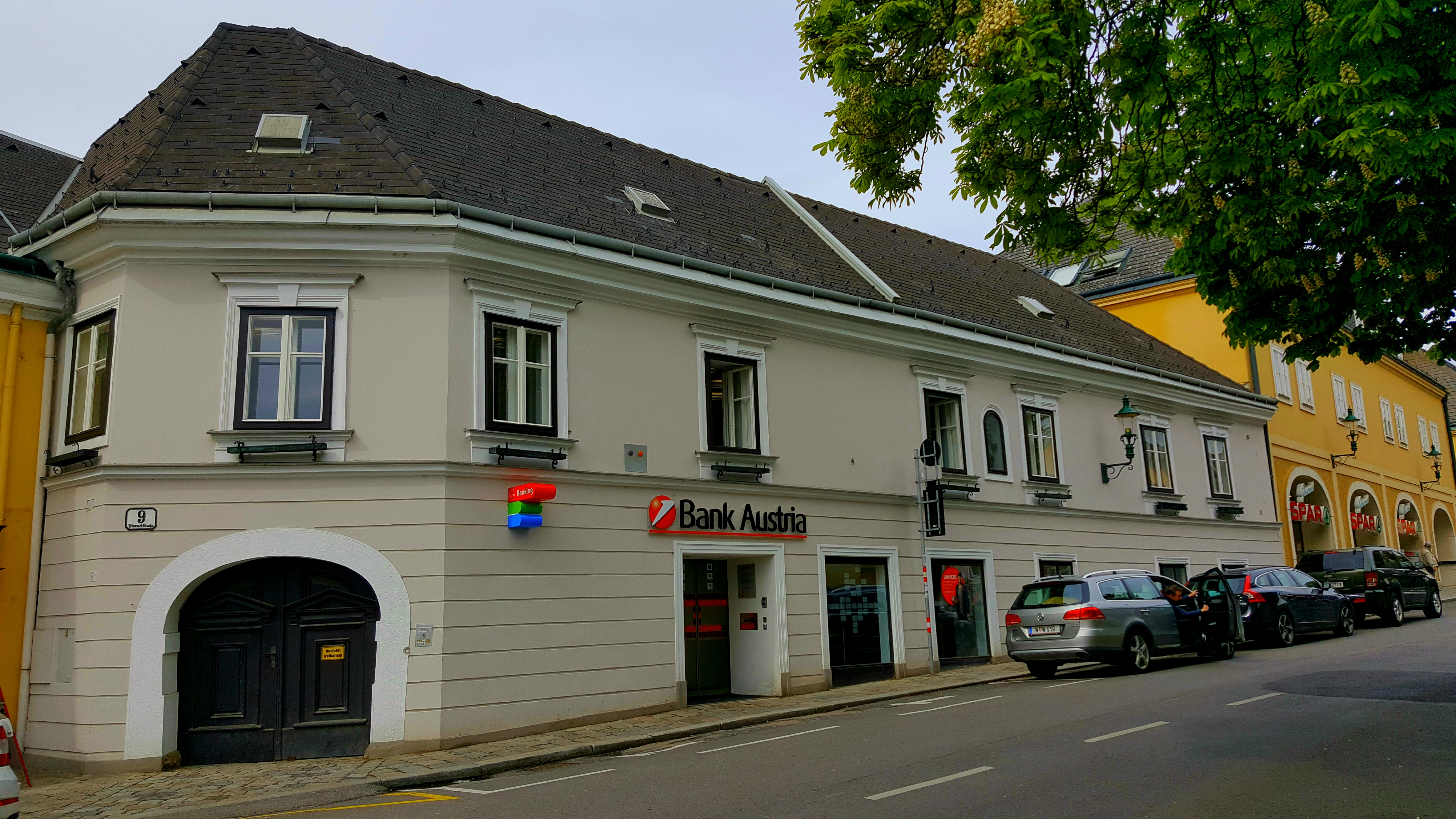 Bild der Bank Austria in Klosterneuburg (Denkmal geschütztes Gebäude)