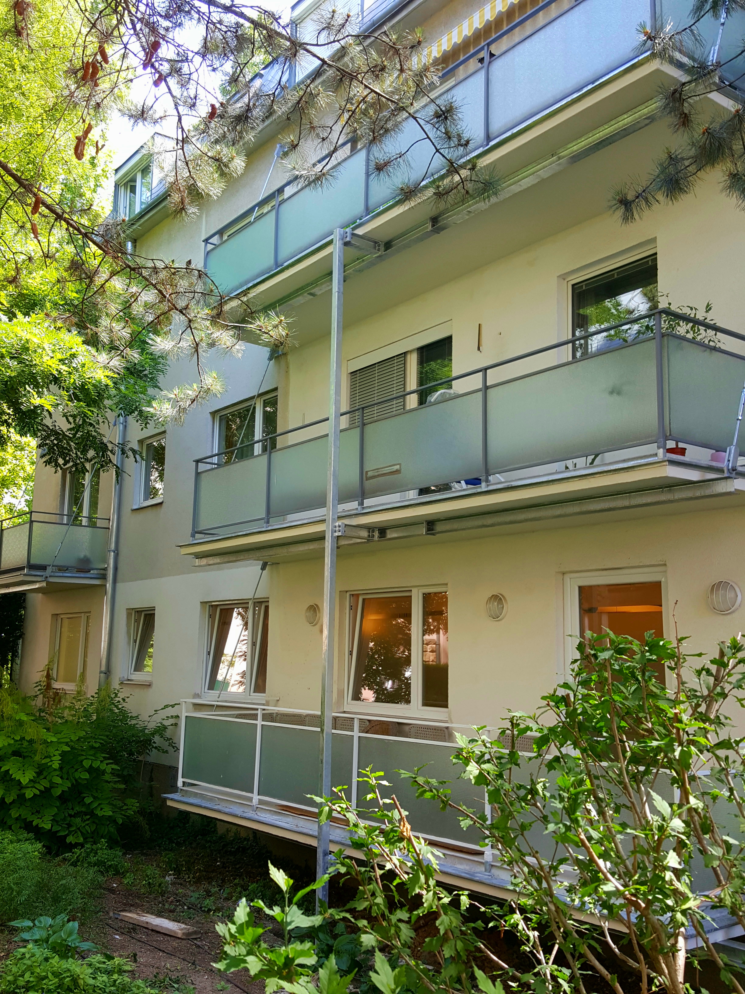 Bild einer Fassade während der Renovierung